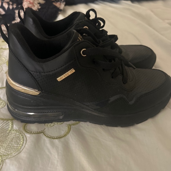 Shoes - Picture 1 of 3